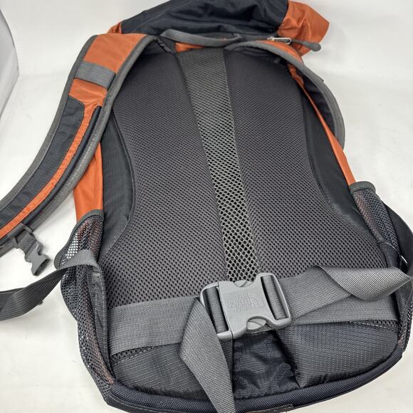 The North Face Meteor 30 Backpack Orange W/ Rain cover Hiking Backpacking - Picture 4 of 8